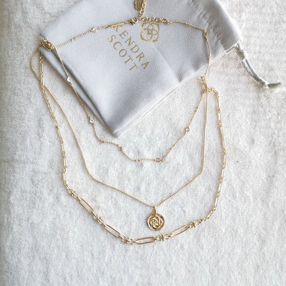 New Kendra Scott Gold Necklace - Medallion Coin - Picture 3 of 3